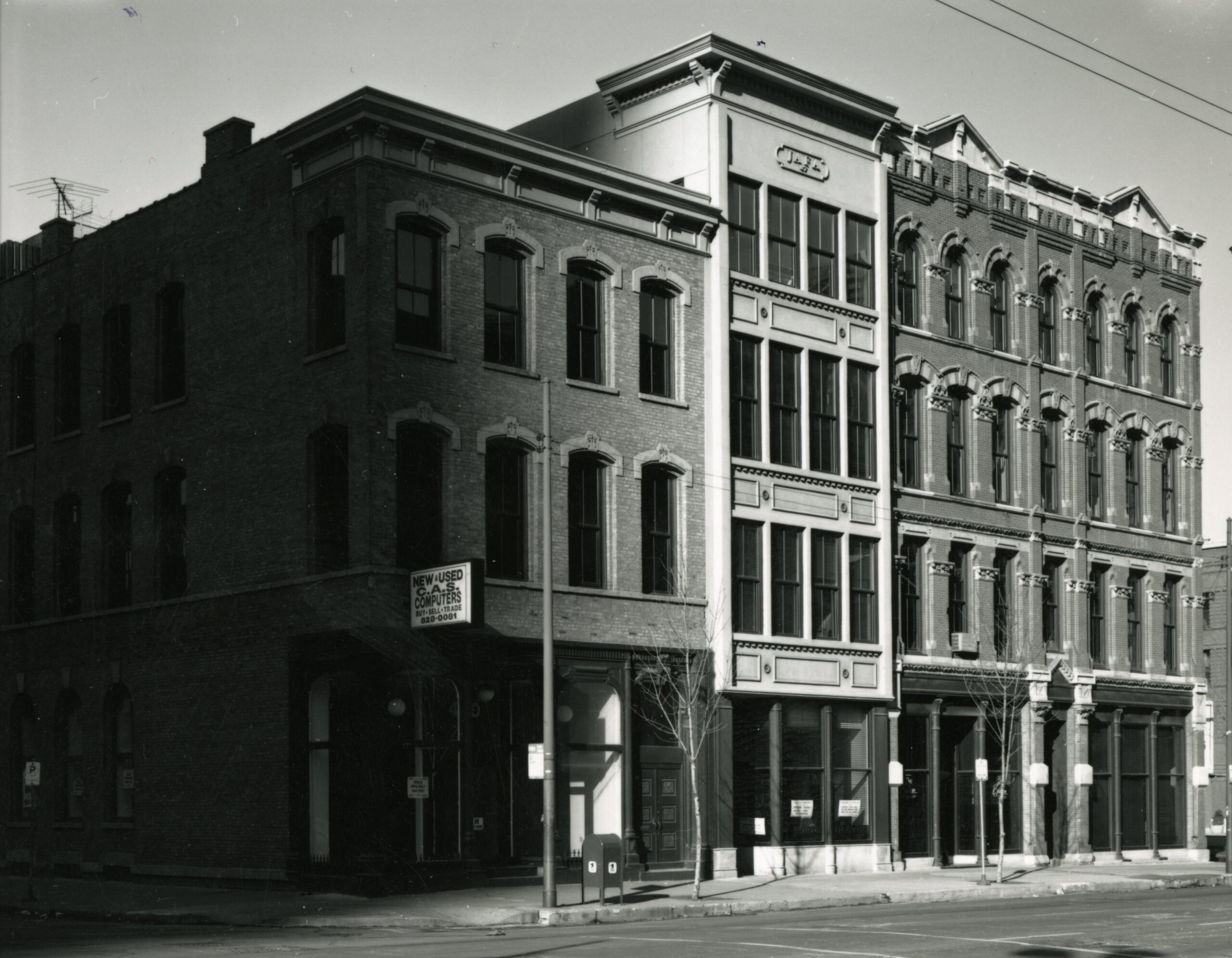 430-436 N Clark Before Image