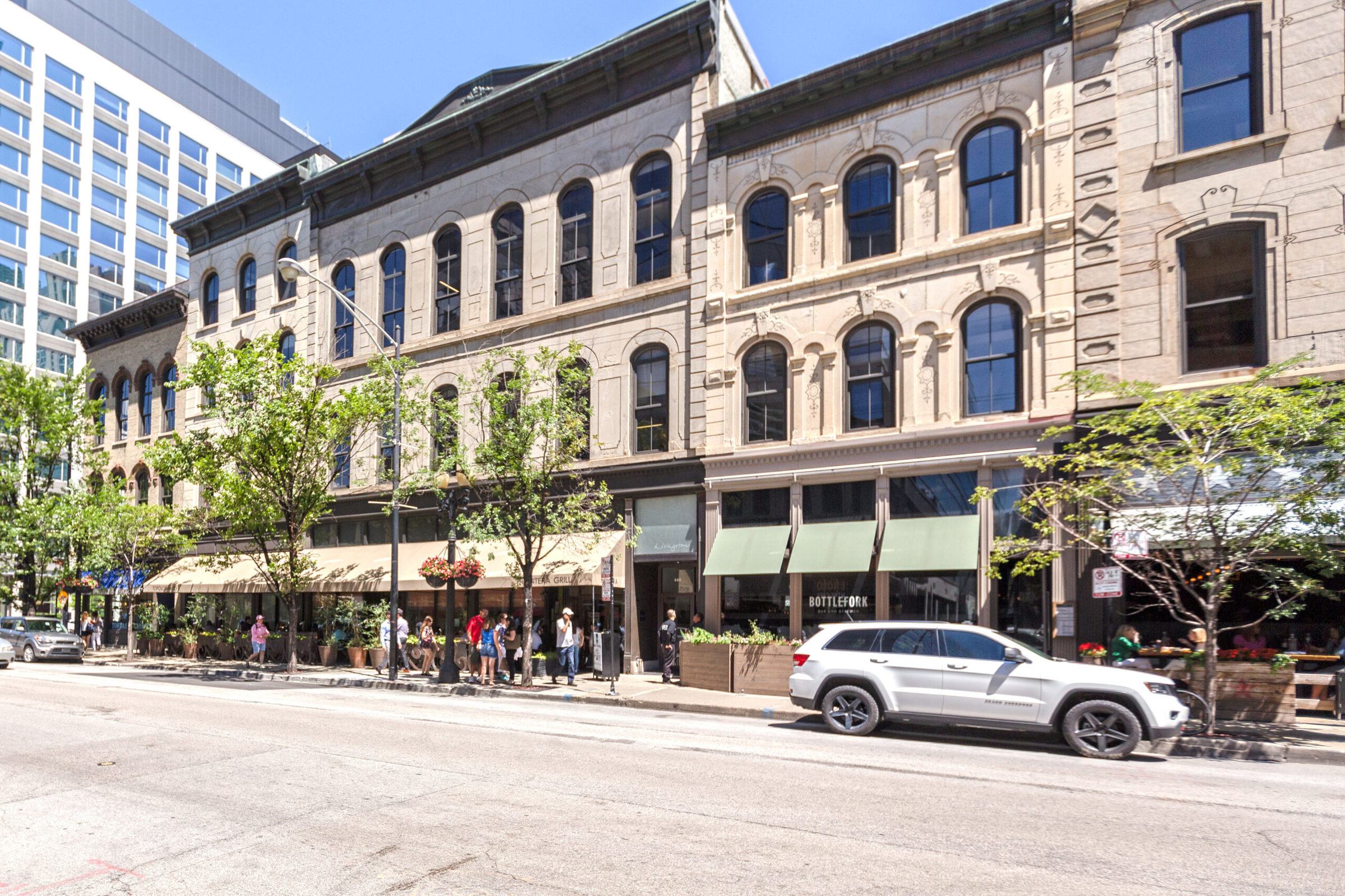 441-449 N Clark Exterior