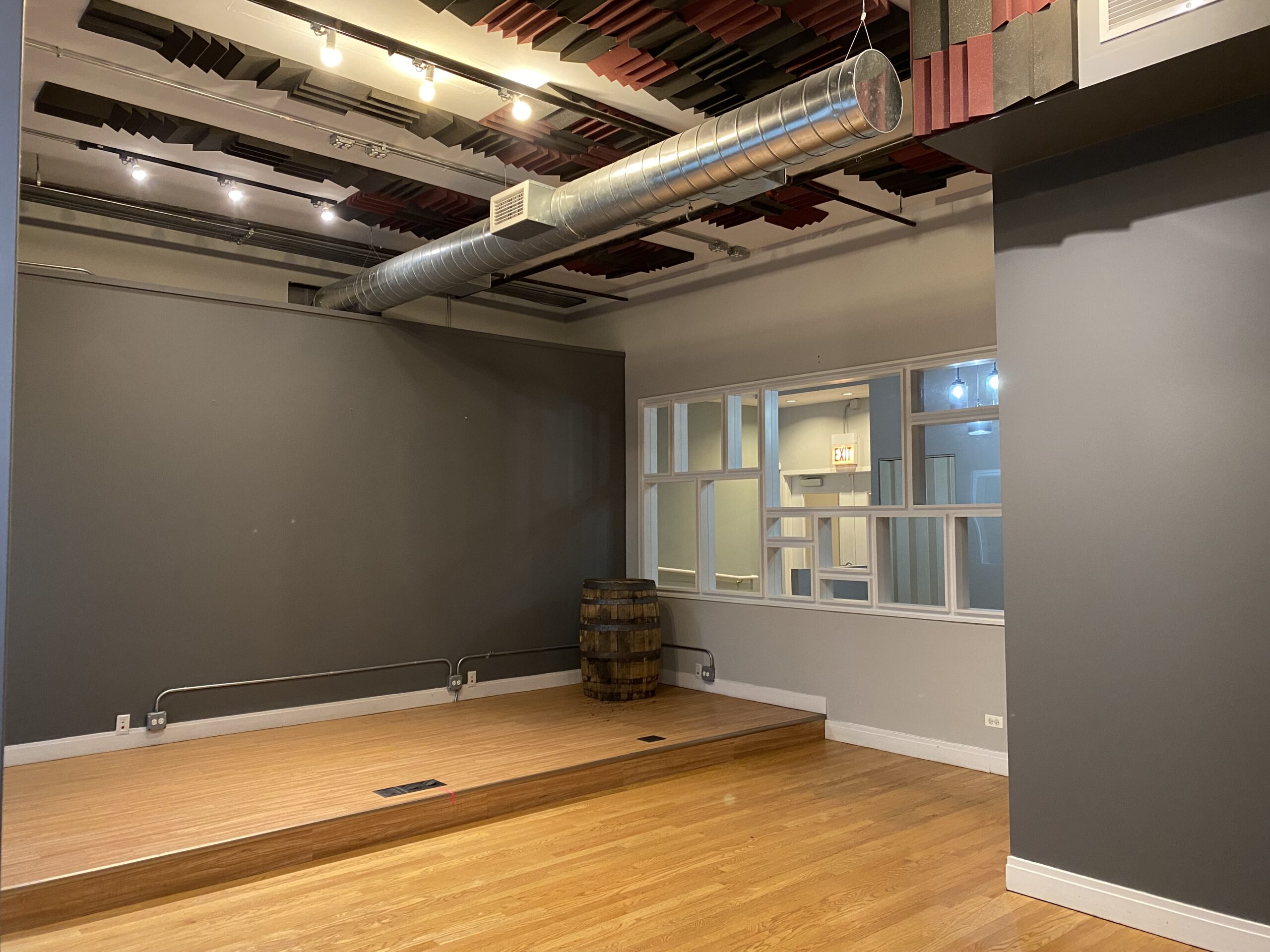 100 W Kinzie / 400-408 N Clark Interior 