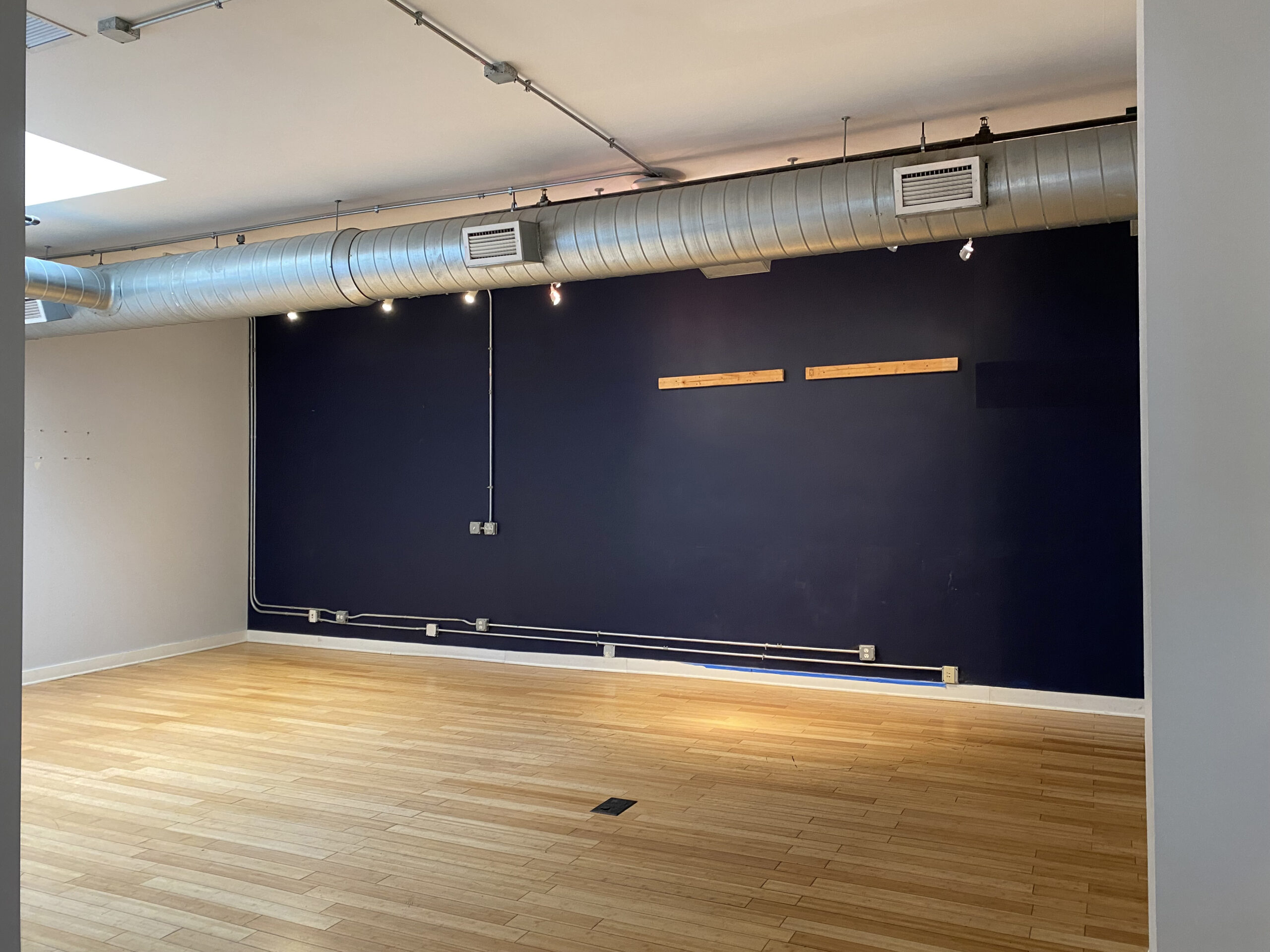 100 W Kinzie / 400-408 N Clark Interior 