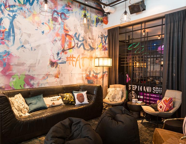Moxy Hotel - Lounge Area
