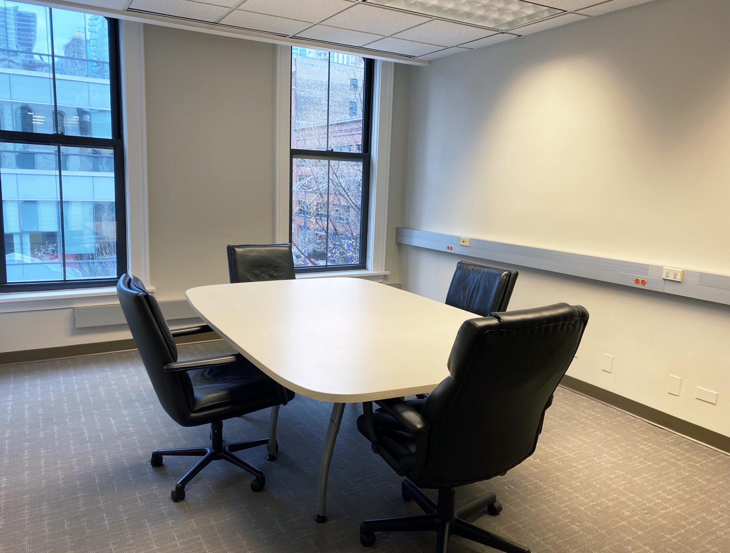 441-449 N Clark Interior