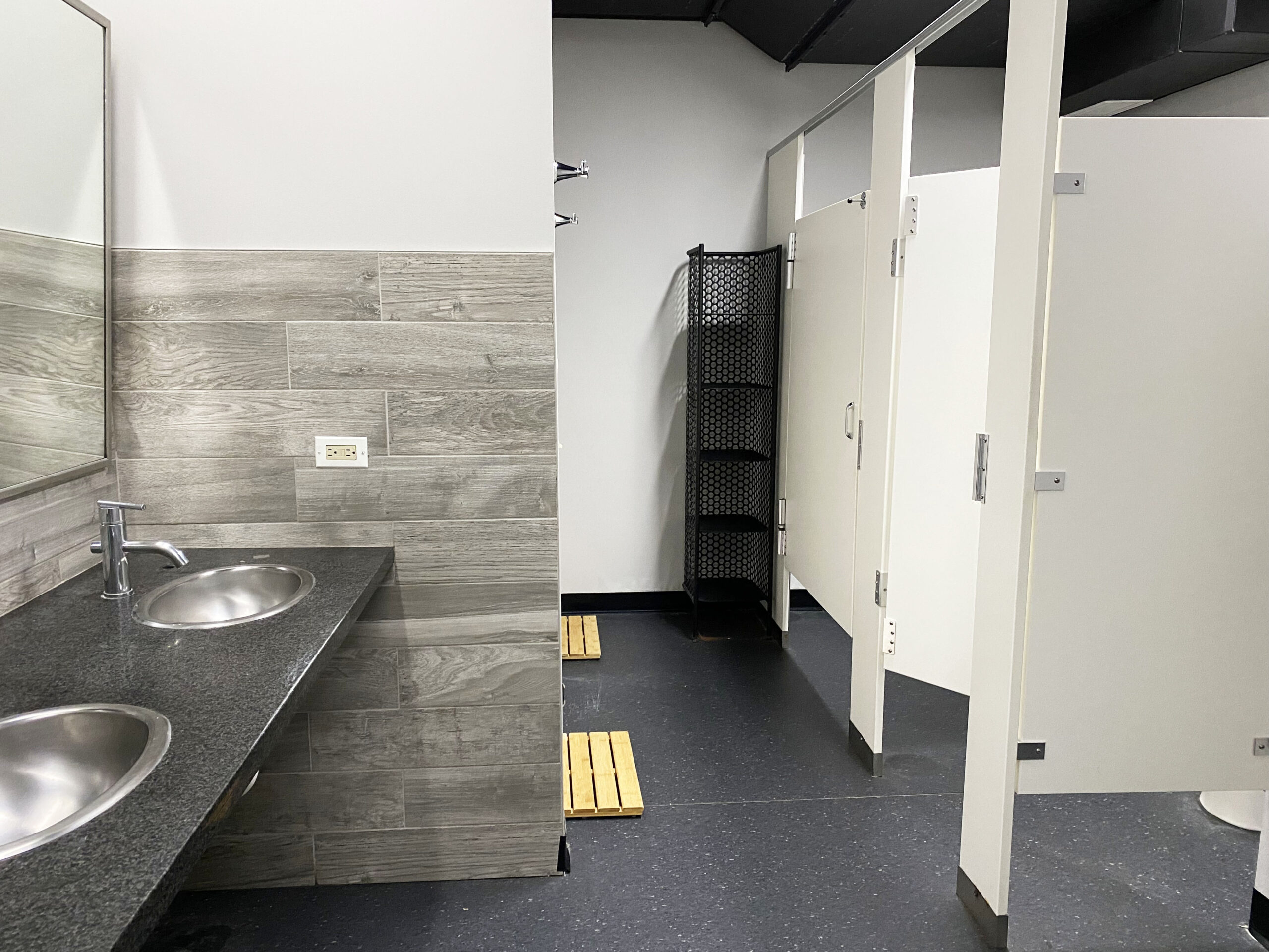 430-436 N Clark Interior