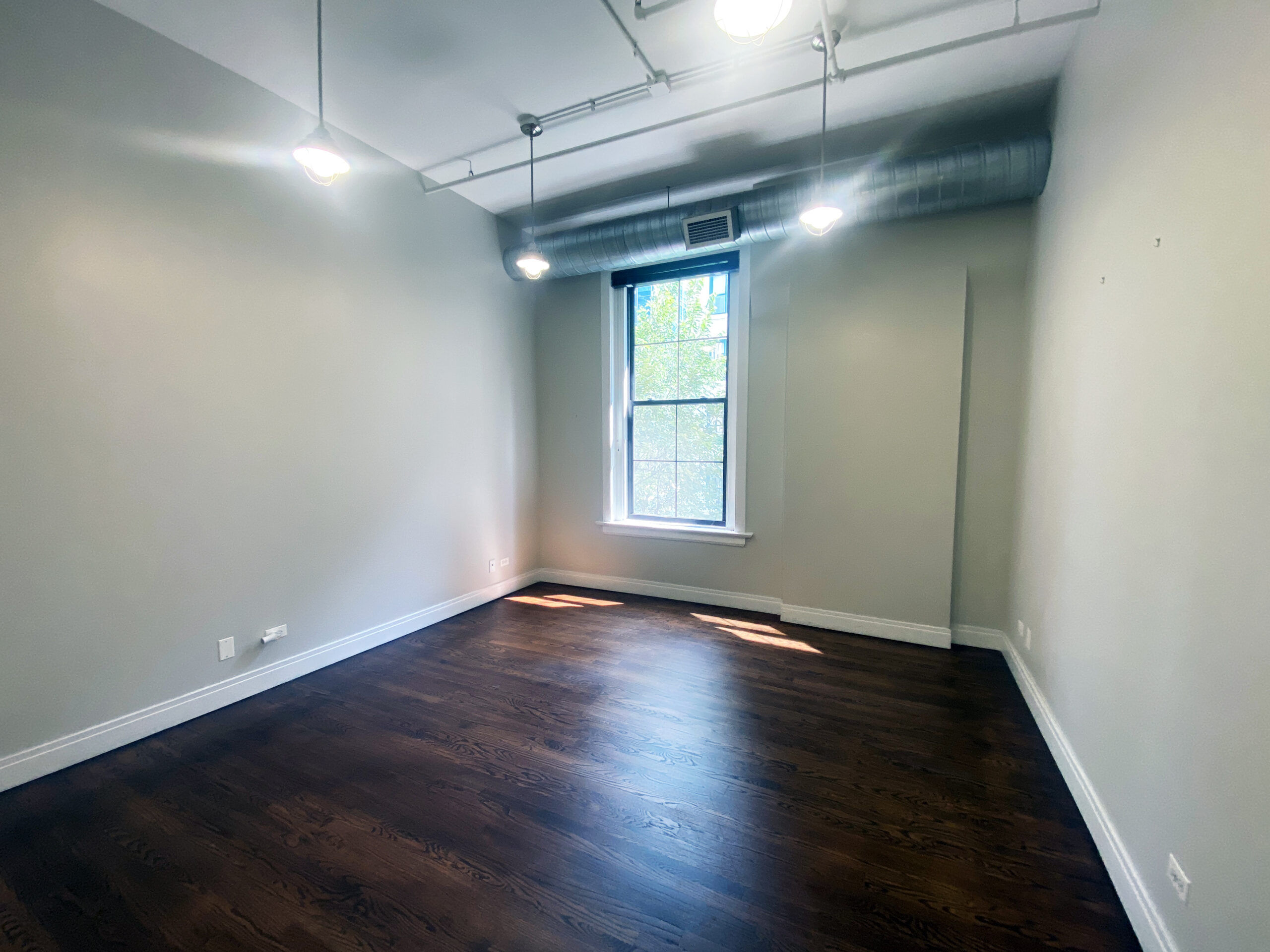 100 W Kinzie / 400-408 N Clark Interior 