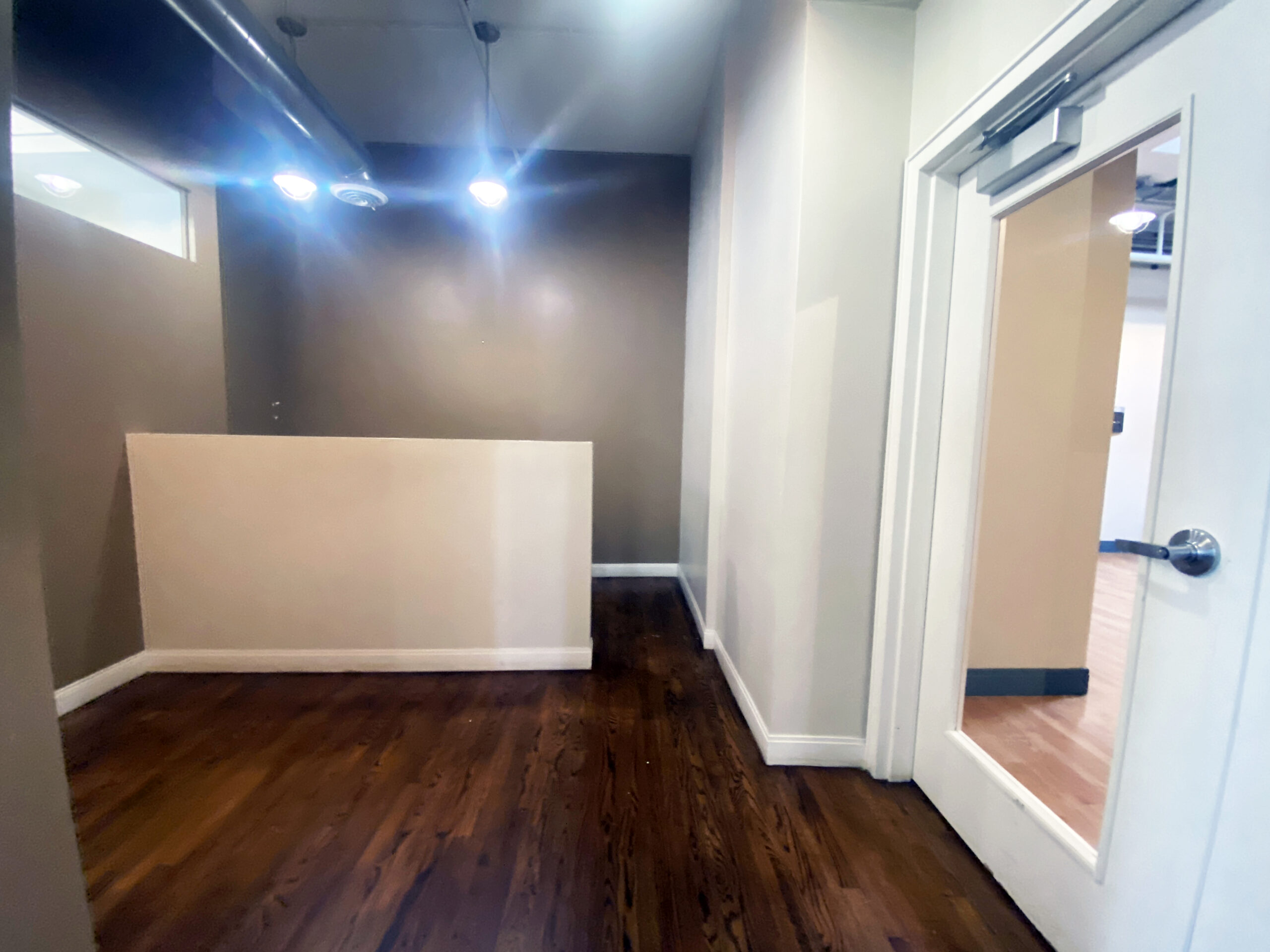 100 W Kinzie / 400-408 N Clark Interior 